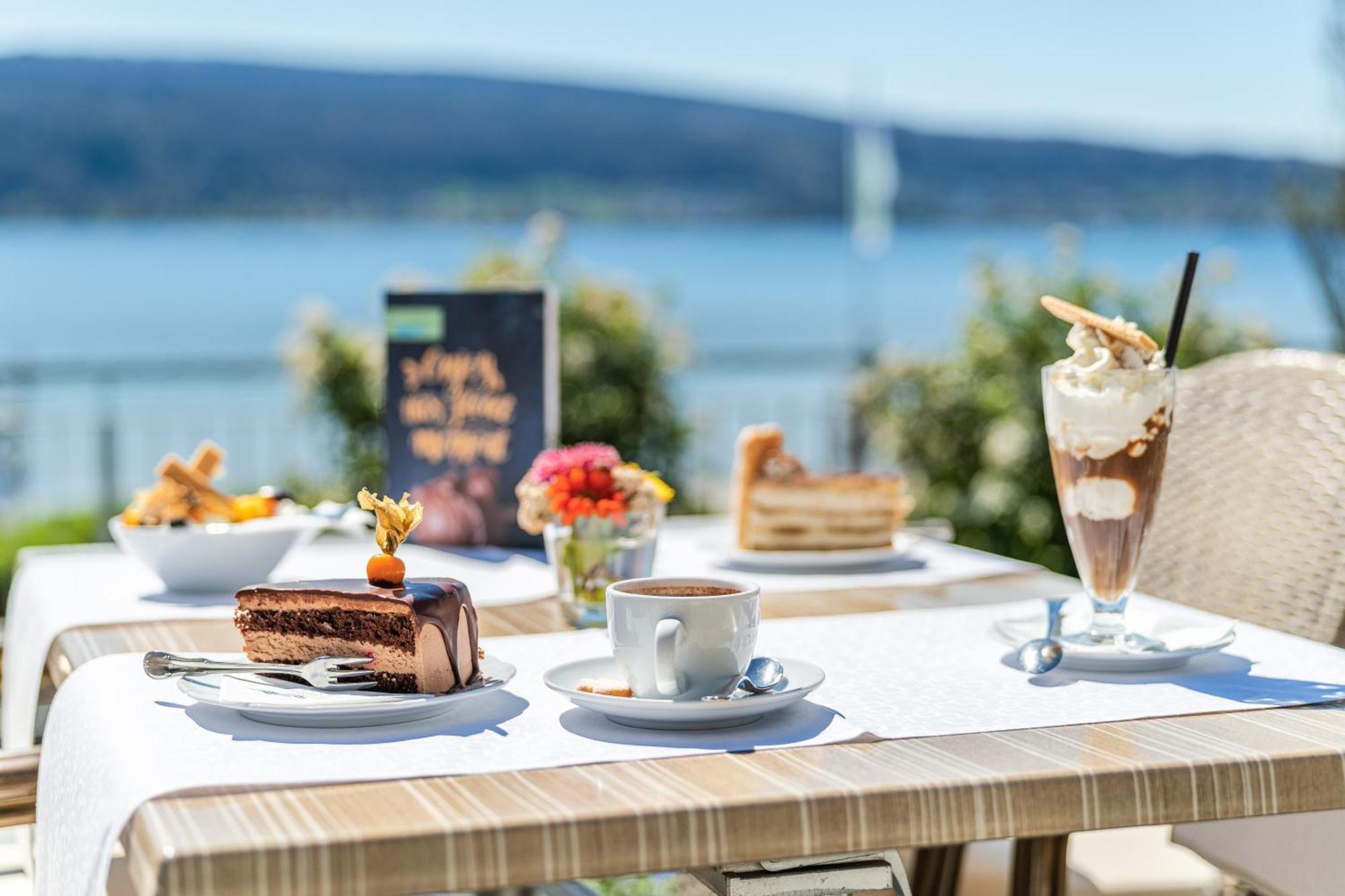 Strandhotel Loechnerhaus Reichenau Exterior foto