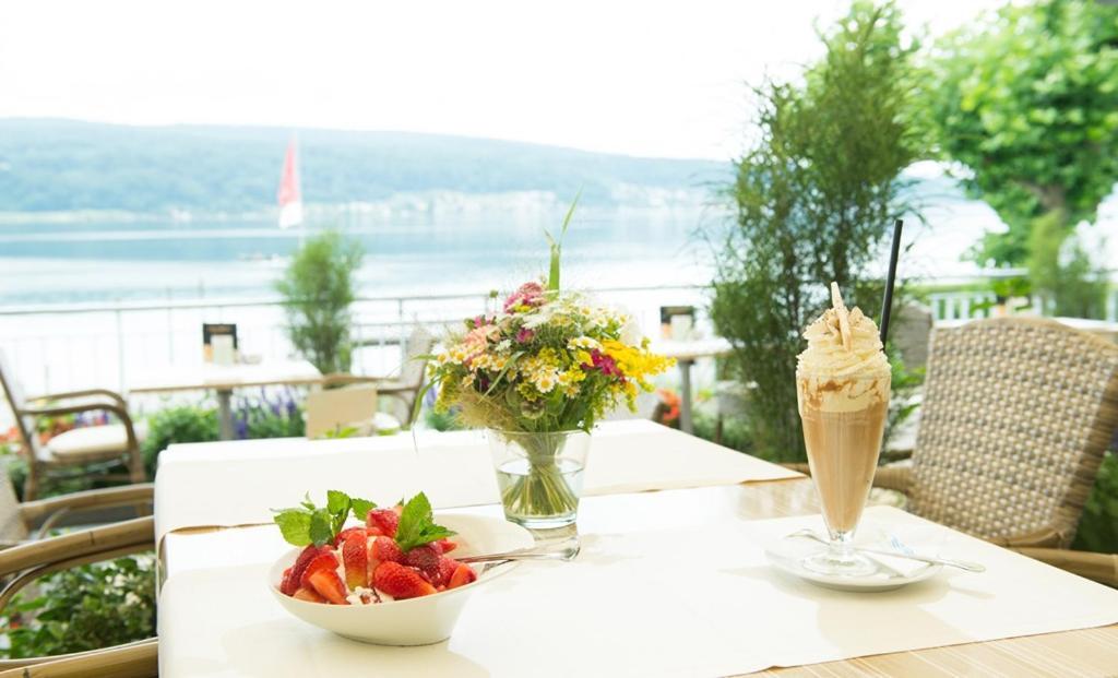 Strandhotel Loechnerhaus Reichenau Exterior foto